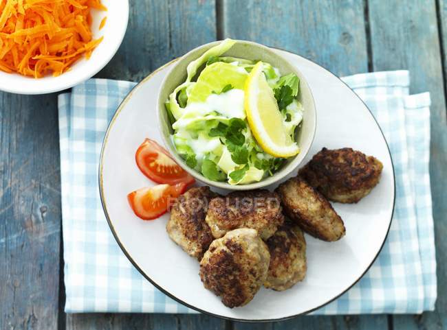 Meat patties with cabbage — Stock Photo