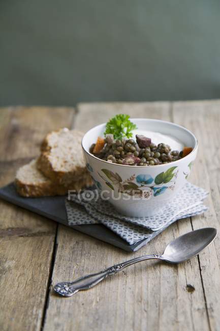 Guisado de lentilha com bacon — Fotografia de Stock