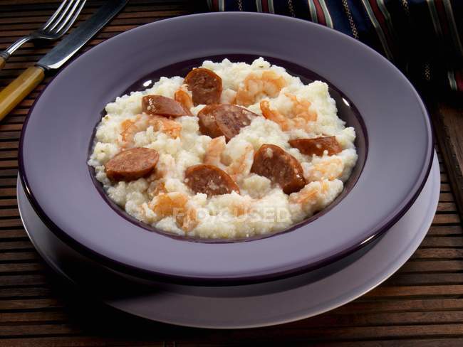 Closeup view of Grits with sausage and prawns in bowl — Stock Photo