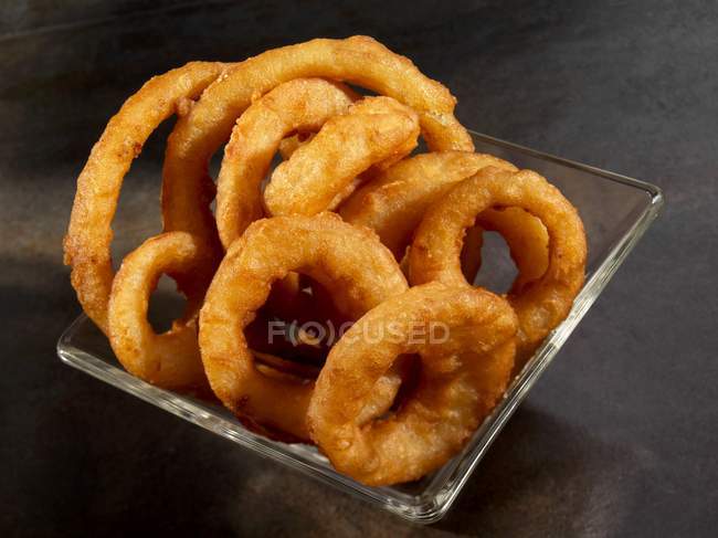 Fried onion rings in glass bowl — Stock Photo