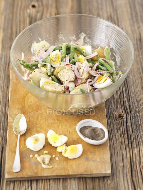 Kartoffelsalat mit grünen Bohnen — Stockfoto