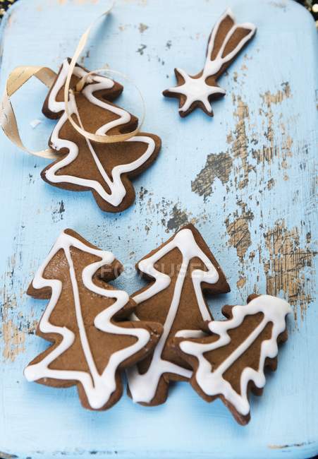Gingerbread biscuits on blue — Stock Photo