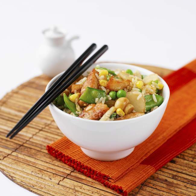 Chicken stir-fry with rice — Stock Photo
