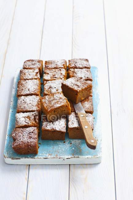 Carrot cake with icing sugar — Stock Photo