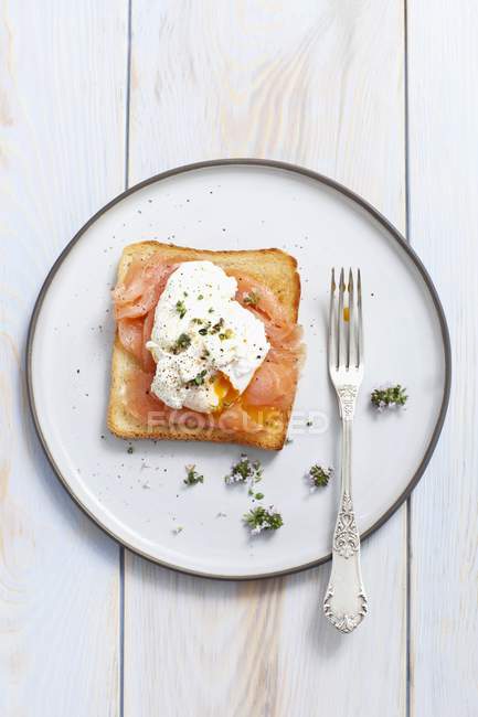 Slice of toast topped with smoked salmon — Stock Photo