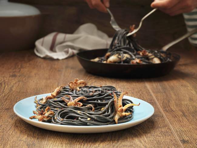 Black squid spaghetti with octopus — Stock Photo