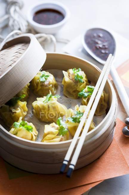 Steamed wontons with pork — Stock Photo