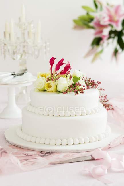 Cake decorated with flowers — Stock Photo