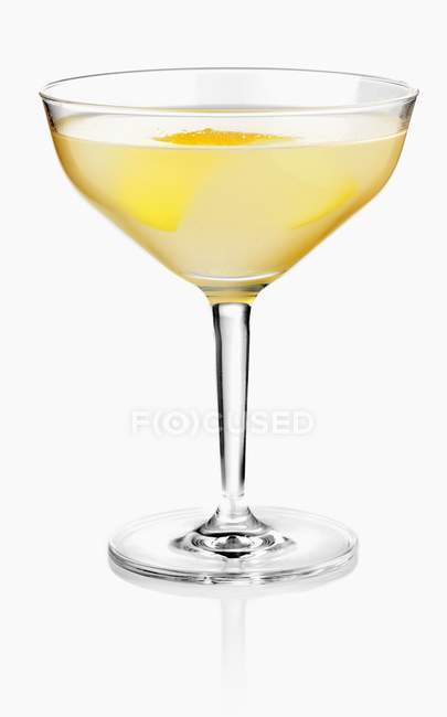 Peach cocktail with lemon — Stock Photo