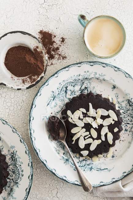 Schokoladenpudding mit Mandeln — Stockfoto