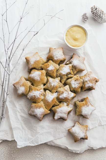 Top view of stuffed poppyseed stars on white paper — Stock Photo