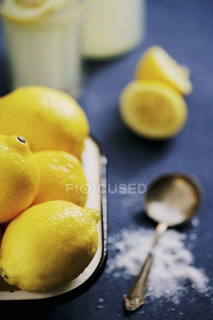 Свіжі лимони з цукром — стокове фото