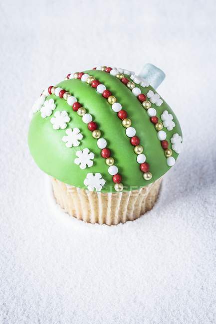 Christmas bauble cupcake — Stock Photo