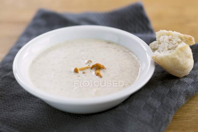 Crème de chanterelle soupe aux champignons — Photo de stock