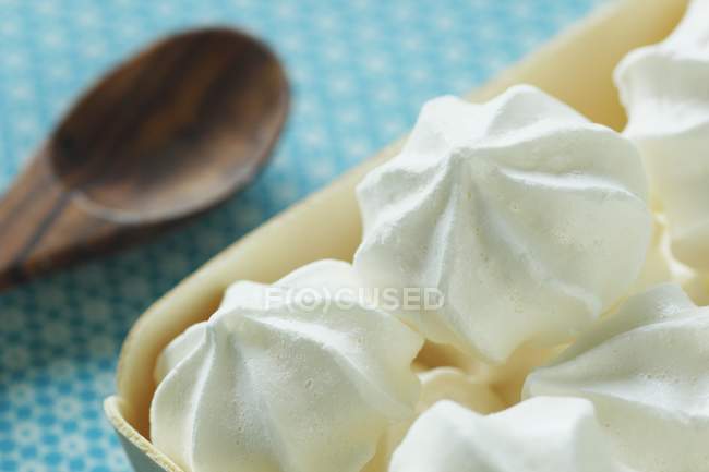 White meringues in a wooden dish — Stock Photo