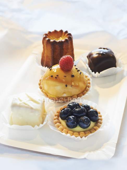 Mini cheesecakes com framboesas — Fotografia de Stock
