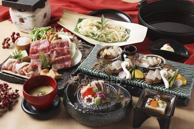 Platos de fiesta japoneses - foto de stock