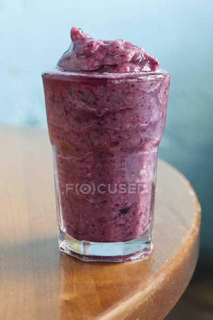 Blueberry and banana smoothie — Stock Photo