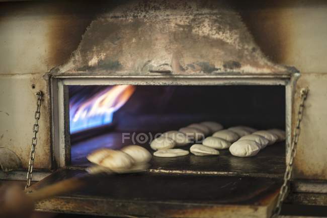 Pão ázimo no forno — Fotografia de Stock