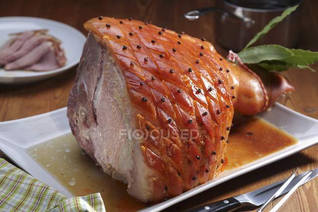 Roasted ham studded with cloves — Stock Photo