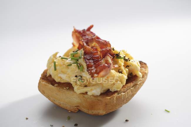 Scrambled egg with bacon on toasted roll — Stock Photo