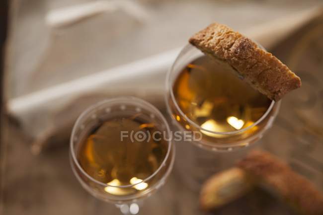 Biscuits and dessert wine — Stock Photo