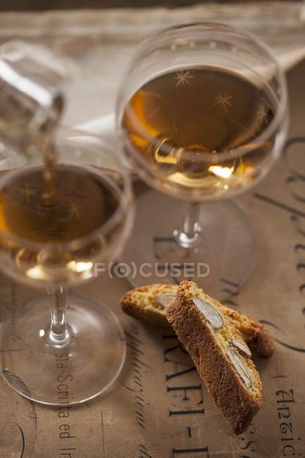 Biscuits et vin de dessert — Photo de stock