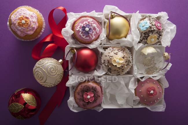 Christmas cupcakes and petit fours — Stock Photo