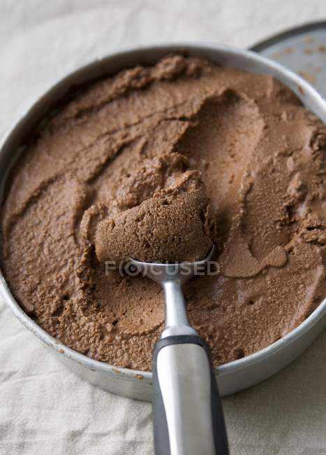 Веганское шоколадное мороженое — стоковое фото