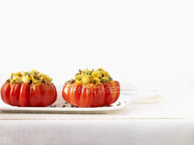 Tomates de bife recheados — Fotografia de Stock