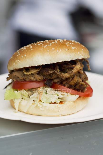 Hambúrguer de porco com cebola — Fotografia de Stock
