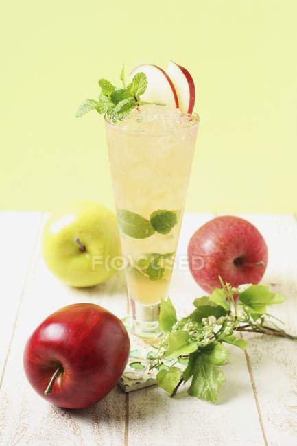 Apple juice with mint — Stock Photo