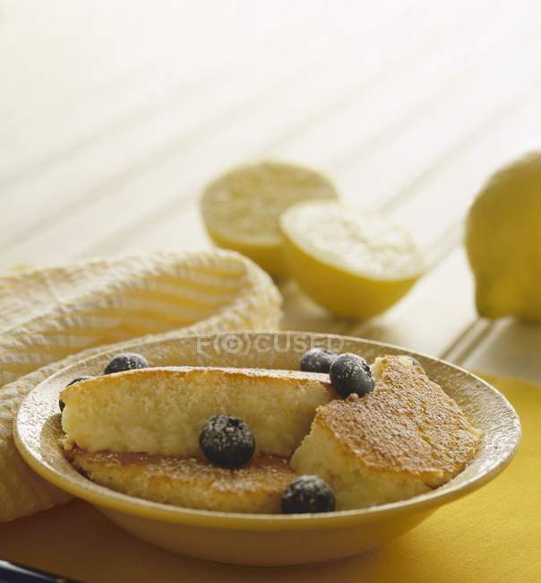 Lemon cake with blueberries and icing sugar — Stock Photo