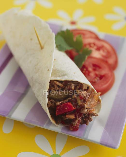 Beef wrap with peppers — Stock Photo