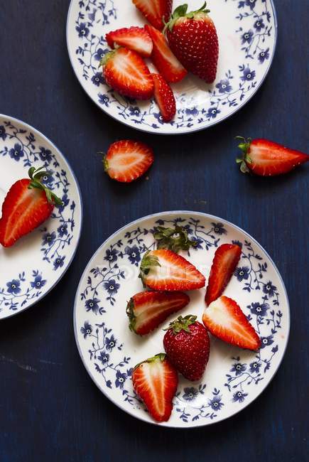 Aufgeschnittene frische Erdbeeren — Stockfoto