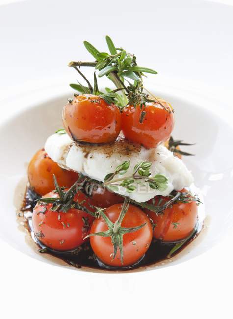 Bacalhau com tomate cereja assado — Fotografia de Stock