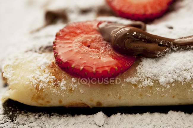 Crepes with chocolate sauce and strawberries — Stock Photo