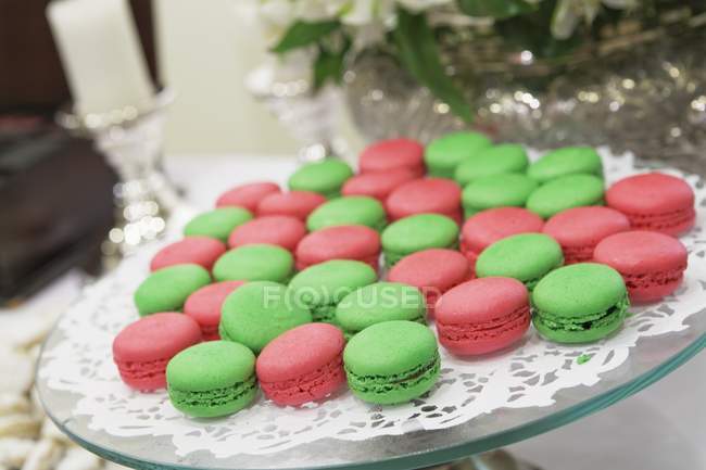 Red and green macaroons — Stock Photo