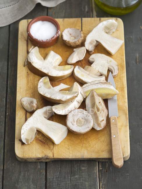 Нарізані гриби білих грибів — стокове фото