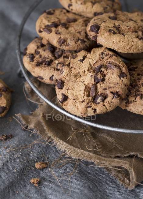 Chocolate chip cookies in wire basket — Stock Photo
