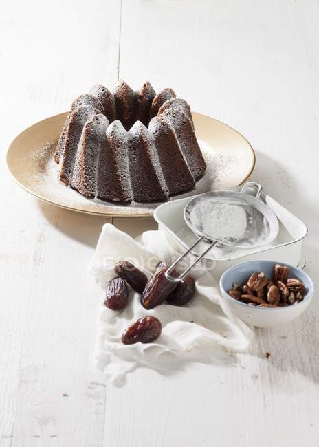 Gâteau Bundt avec dates — Photo de stock