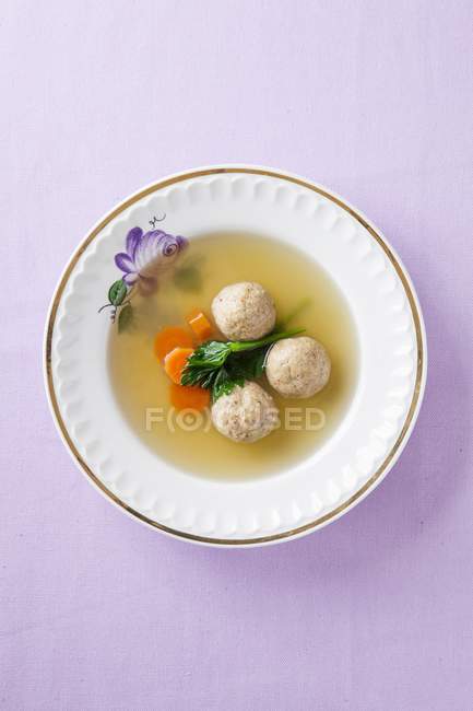 Top view of clear broth with Matzo dumplings — Stock Photo