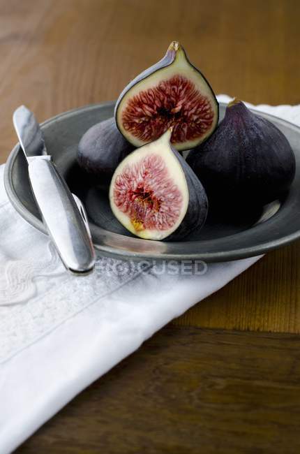 Fresh Figs on grey plate — Stock Photo