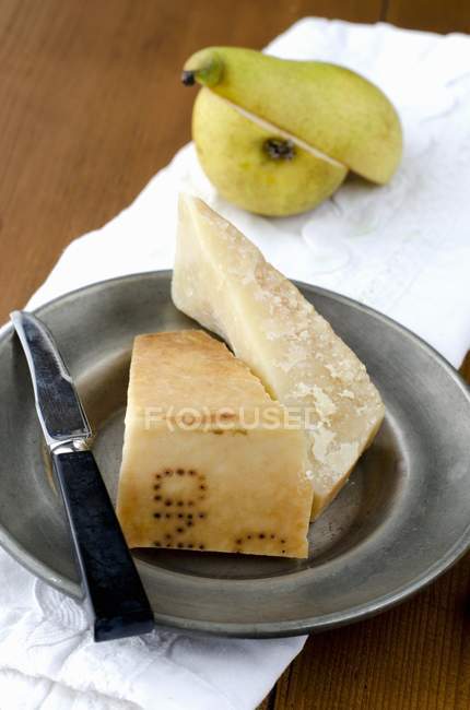 Пармезан с сыром и грушей — стоковое фото