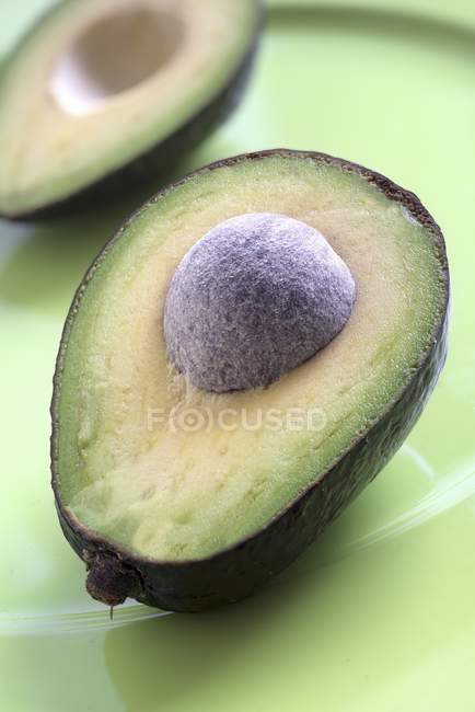 Fresh halved avocado — Stock Photo