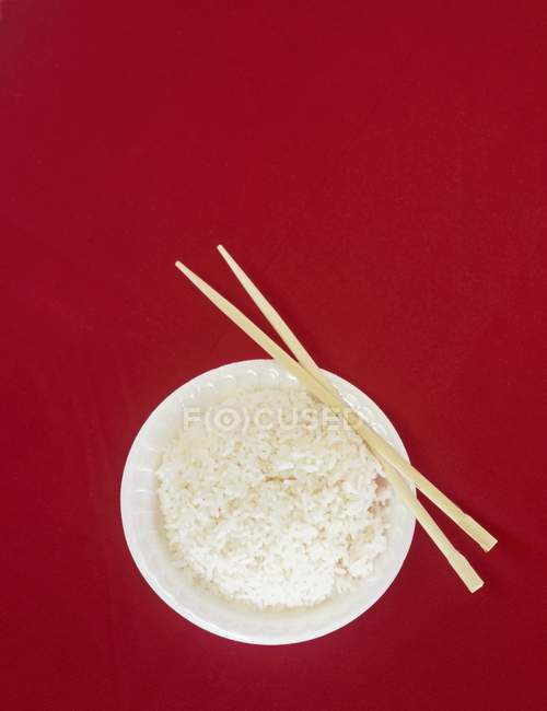 Ciotola di riso e bacchette — Foto stock