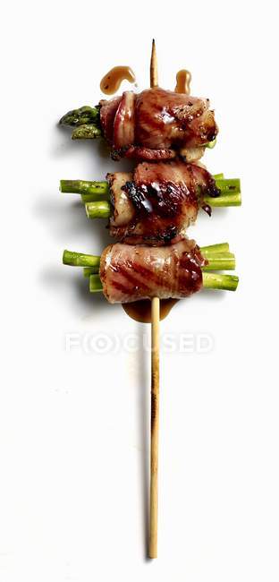 Asparagus and bacon skewer with teriyaki sauce — Stock Photo