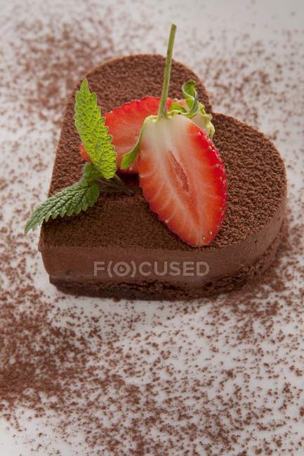 Heart-shaped chocolate mousse cake — Stock Photo