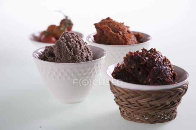Chilli paste and prawn paste in bowls on white background — Stock Photo