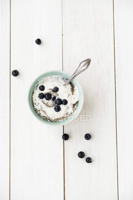 Ванільний йогурт з насінням чіа — стокове фото